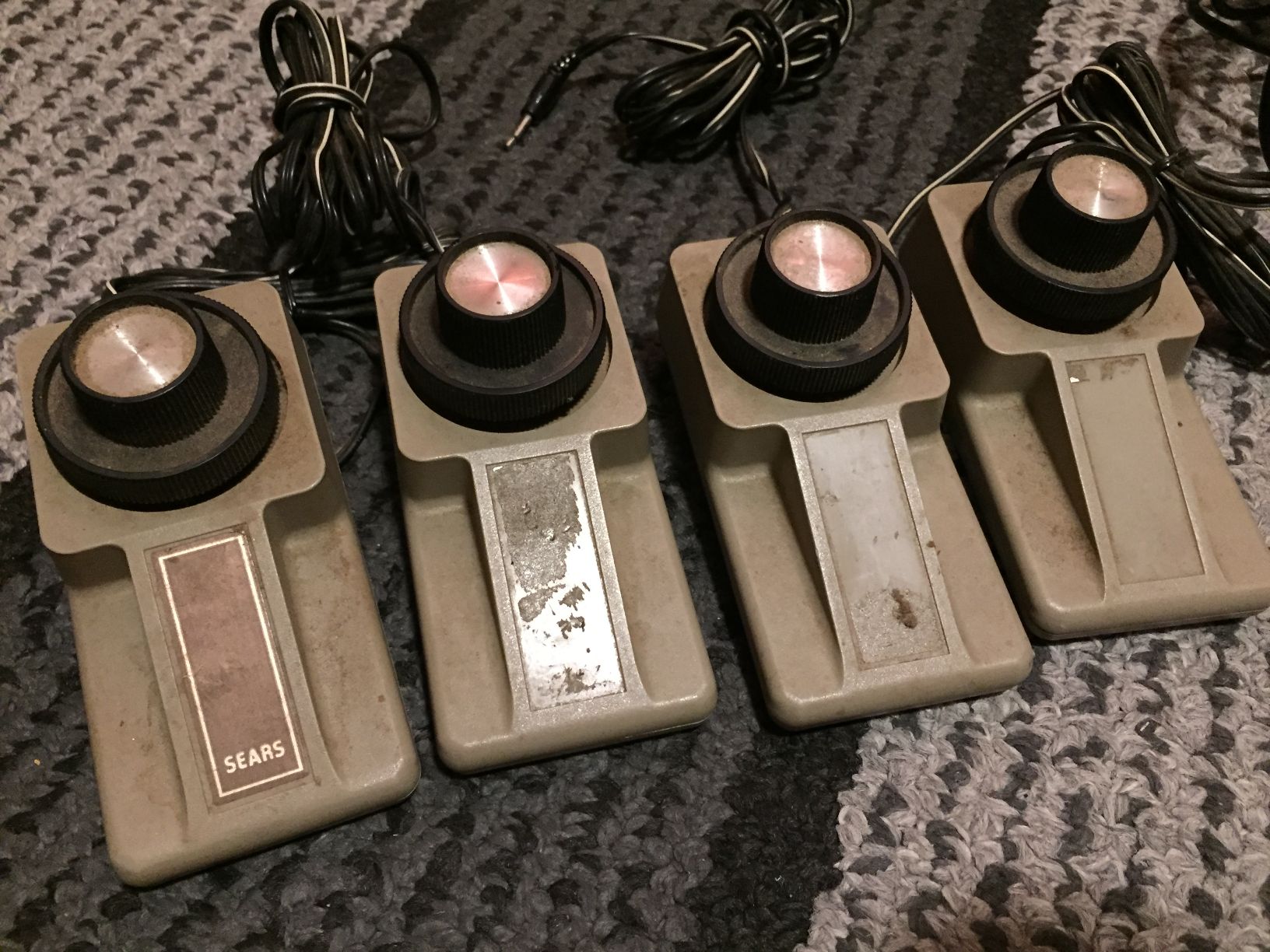 Pong_Sports_IV_controllers_(mine)_R.JPG